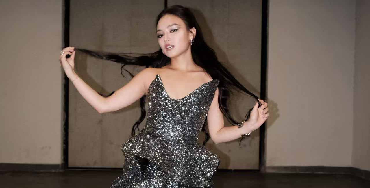 爱新觉罗·媚搭档阿木沙演绎《没离开过+I Surrender